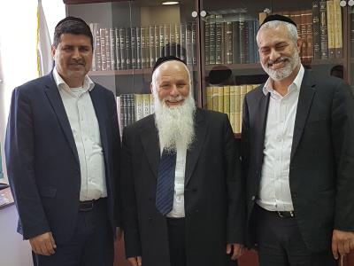 פגישה בין הנהלת מרכז י.נ.ר לרה"ג דוד מלכה שליט"א, מנכ"ל בתי הדין הרבניים. 